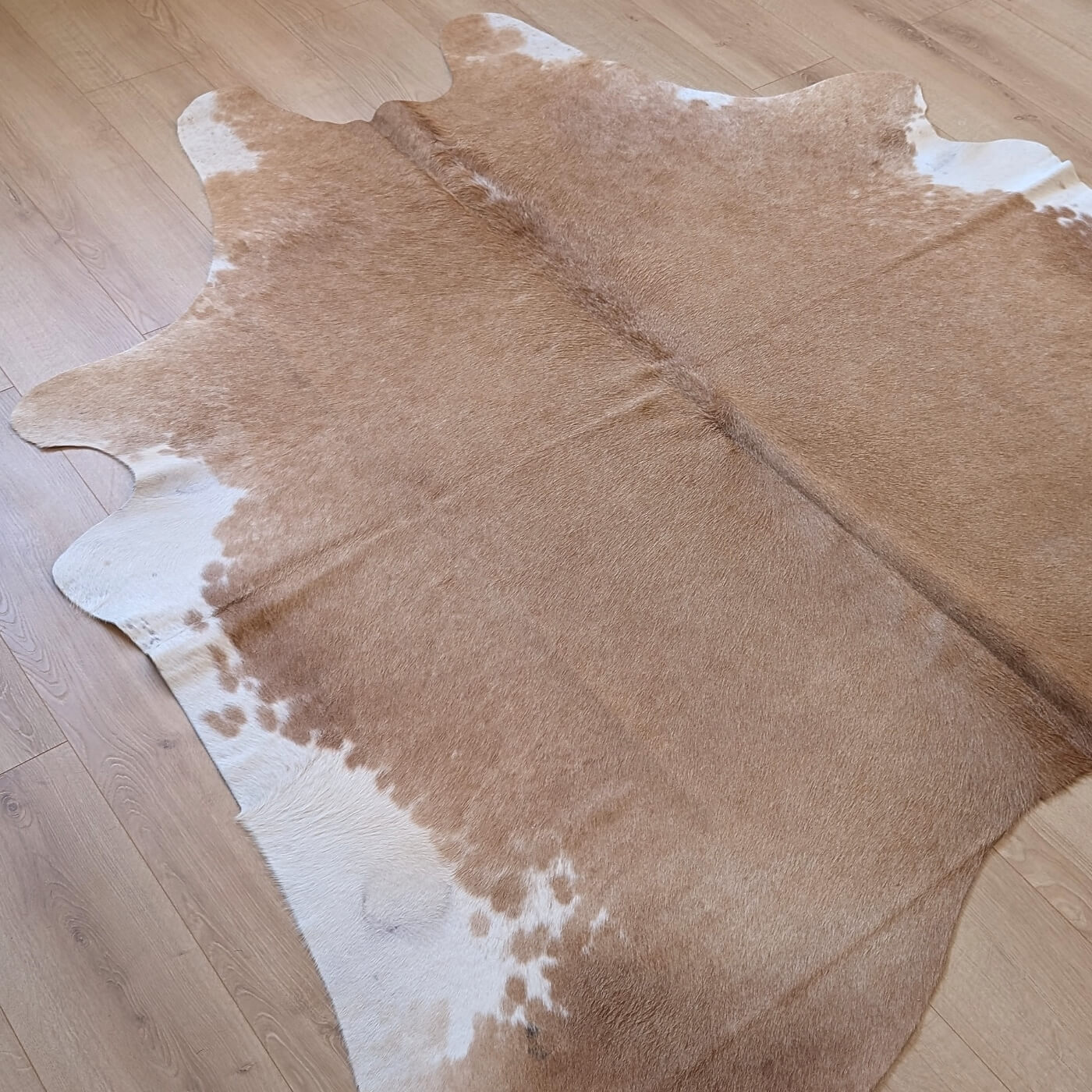 covor din piele de vaca bej mbch519 de dimensiuni mici