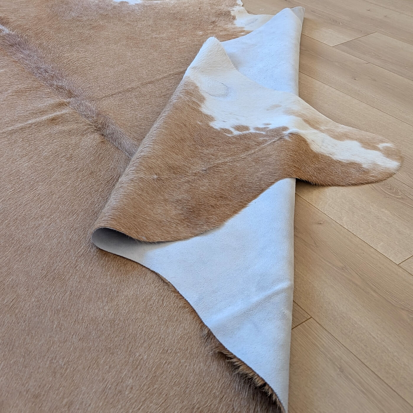 verso covor din piele intoarsa de vaca bej mbch519