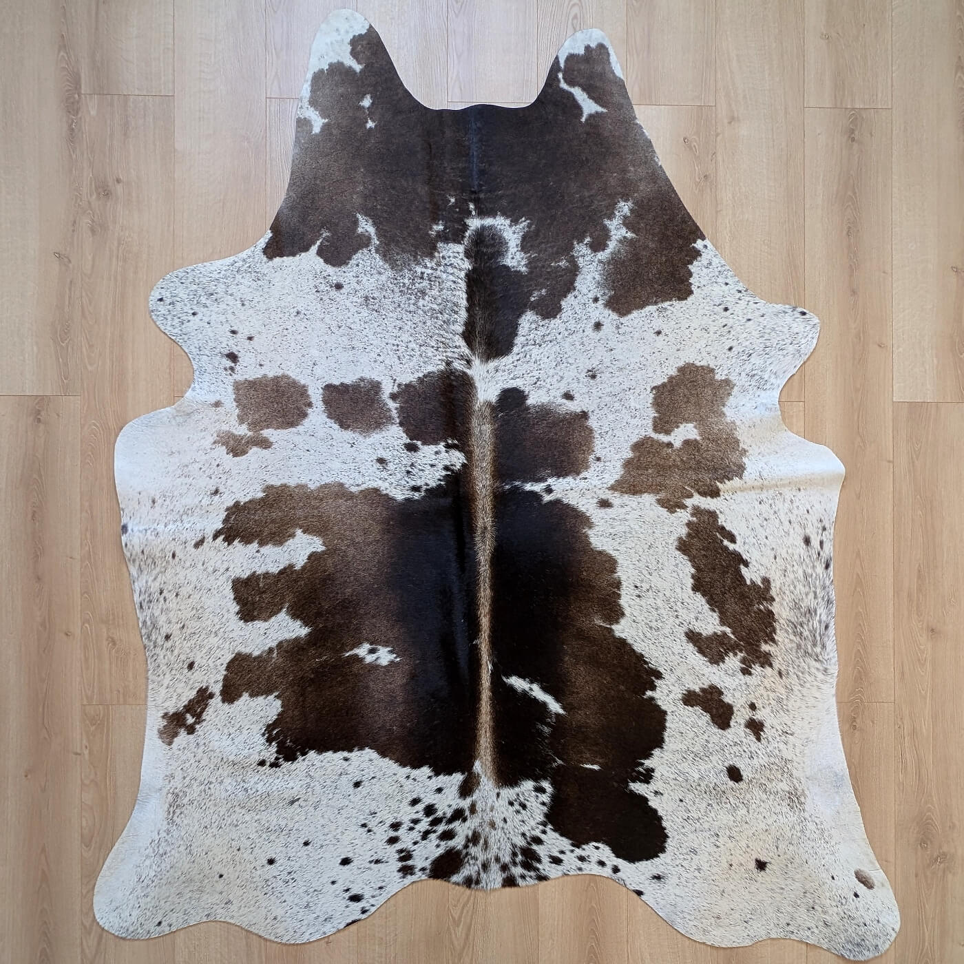 covor din piele de vaca maro cu alb mbch522