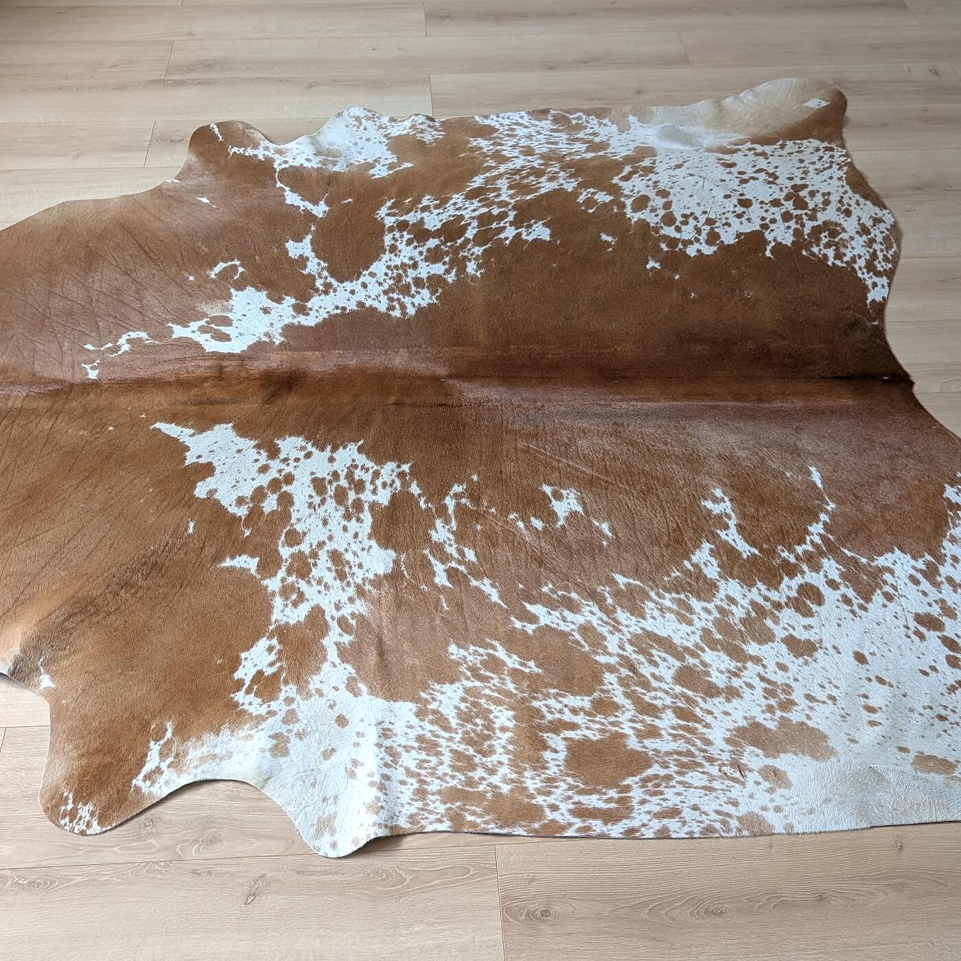 covor piele naturala de vaca maro pestrit mbch532