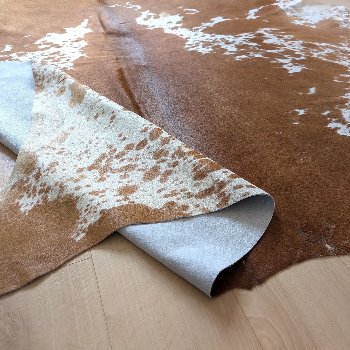 verso piele intoarsa de vaca maro pestrit mbch532