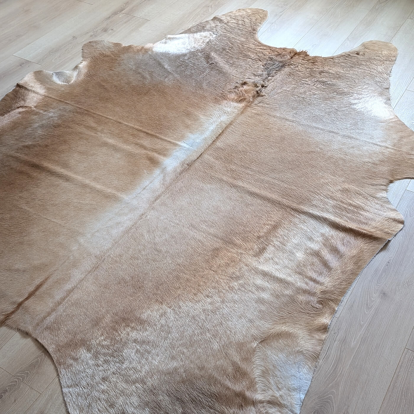 covor din piele de vaca maro caramel mbch533 de dimensiuni mari