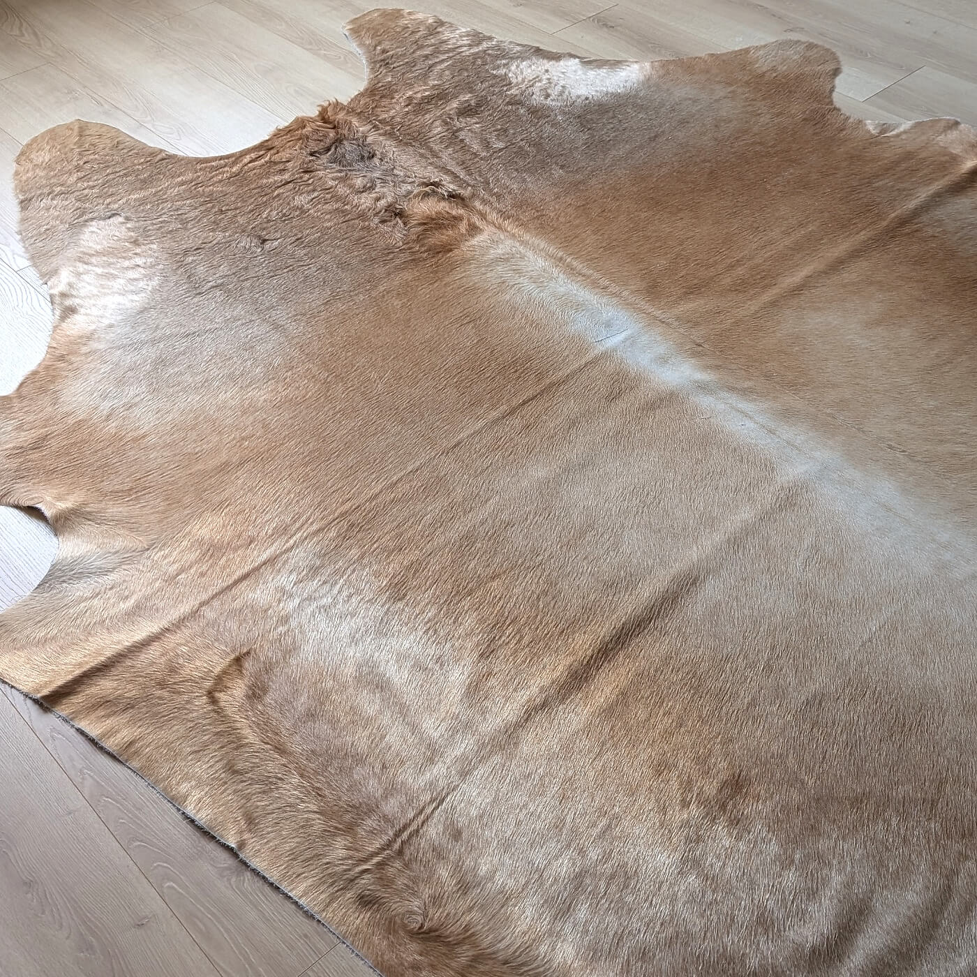 covor din piele naturala de vaca maro caramel mbch533