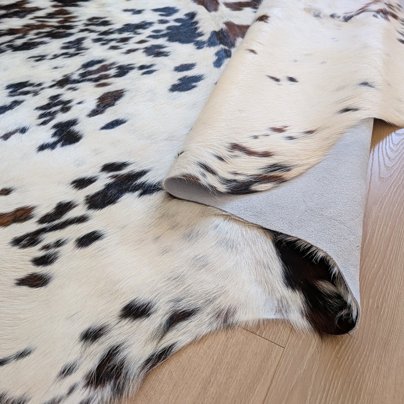 Covor din Piele de Vaca - Pestrit (235cm x 210cm)