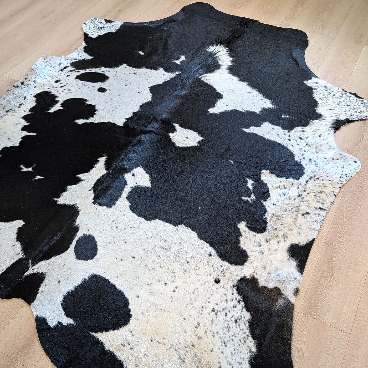Covor din Piele de Vaca - Negru & Alb (260cm x 230cm)