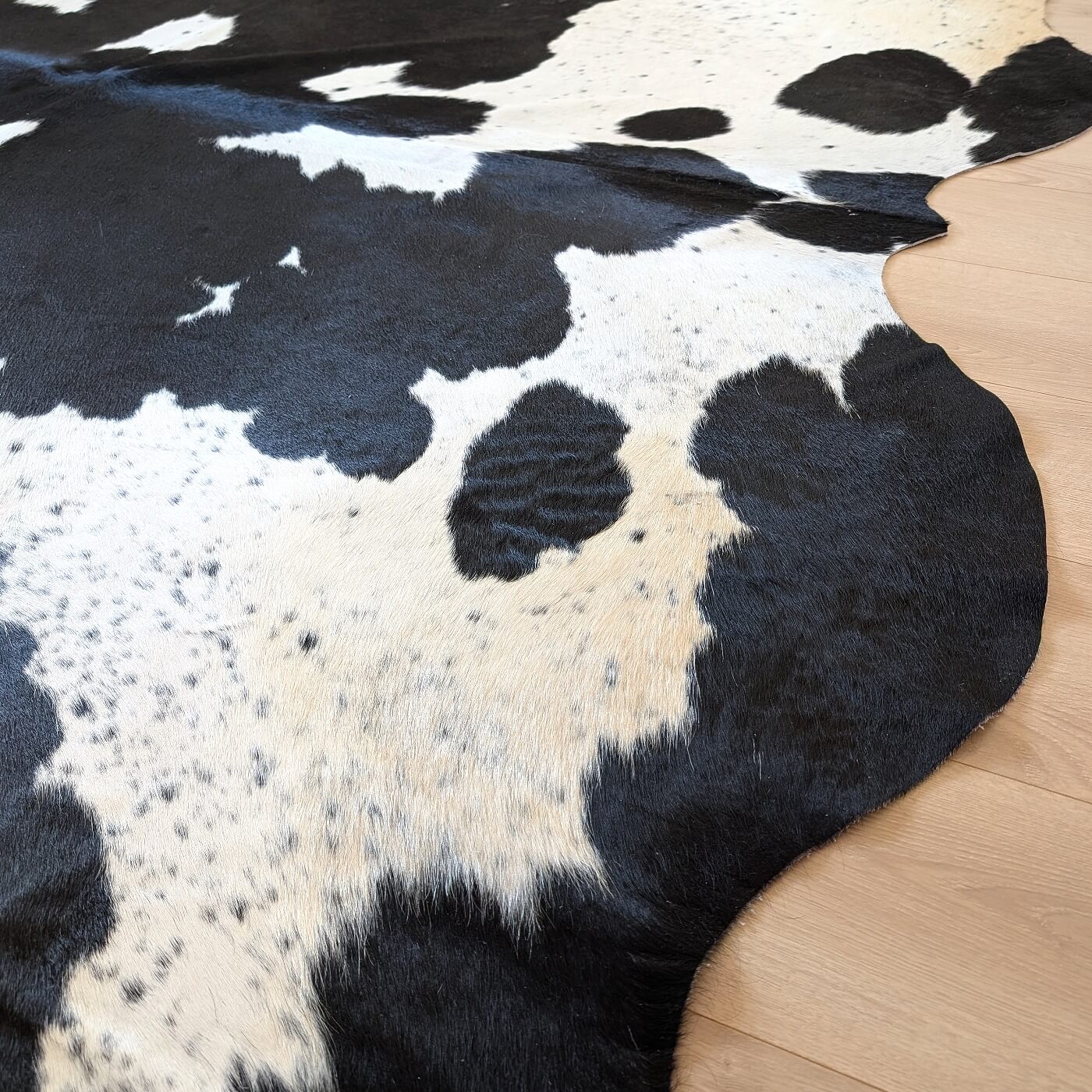 Covor din Piele de Vaca - Negru & Alb (260cm x 230cm)