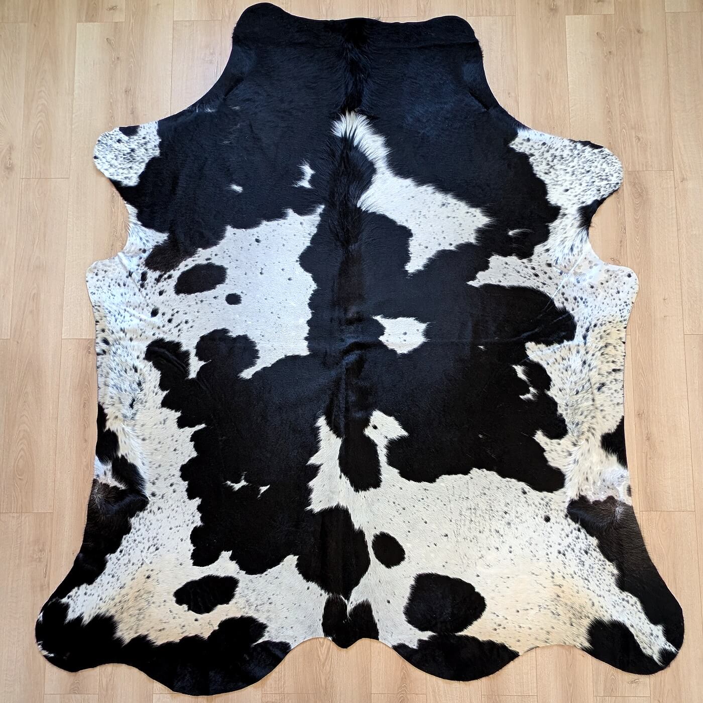 Covor din Piele de Vaca - Negru & Alb (260cm x 230cm)