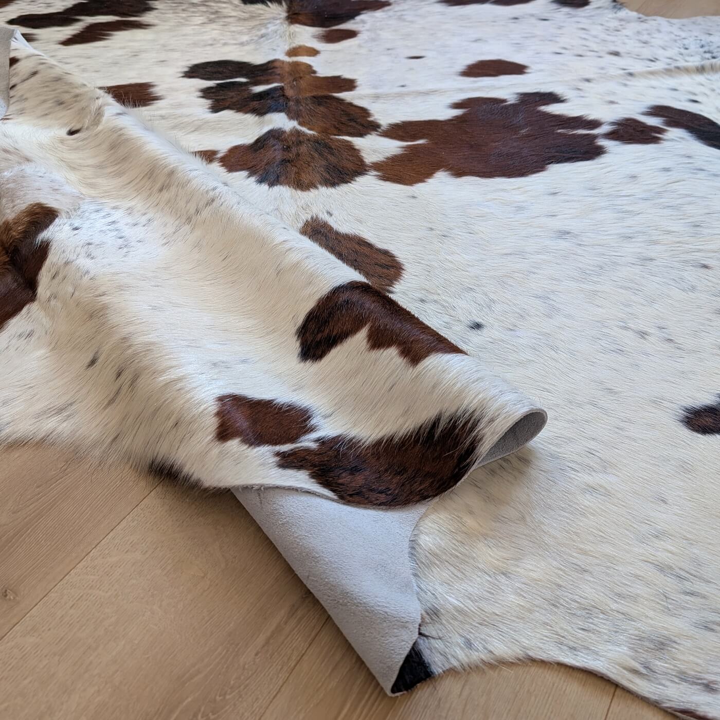 Covor din Piele de Vaca - Tricolor (230cm x 205cm)