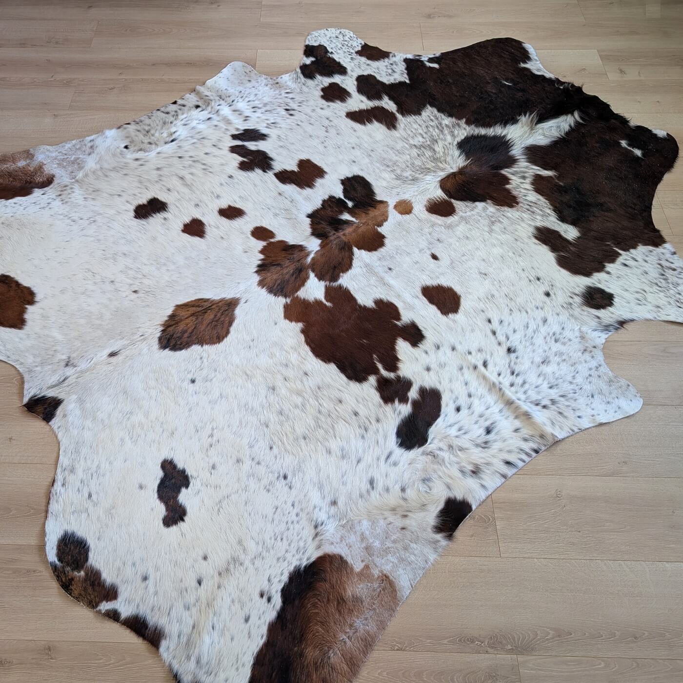 Covor din Piele de Vaca - Tricolor (230cm x 205cm)