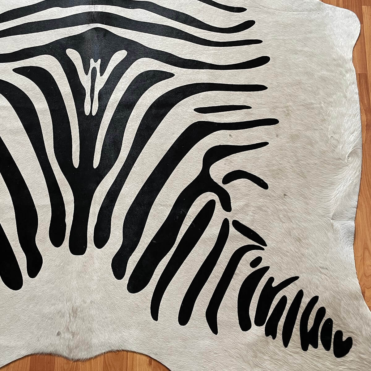 Covor din Piele de Vaca - Imprimeu Zebra (190cm x 160cm)