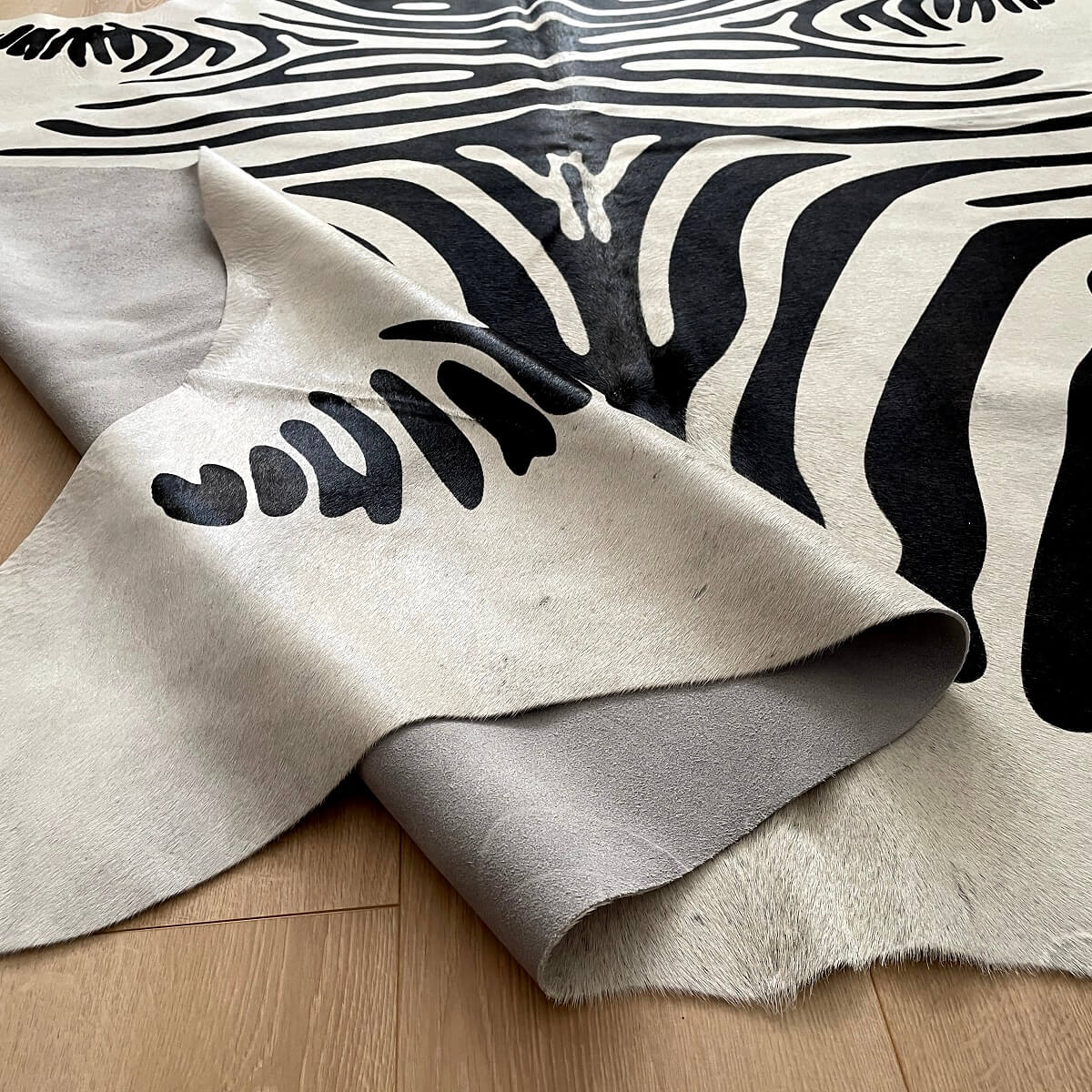 Covor din Piele de Vaca - Imprimeu Zebra (190cm x 160cm)