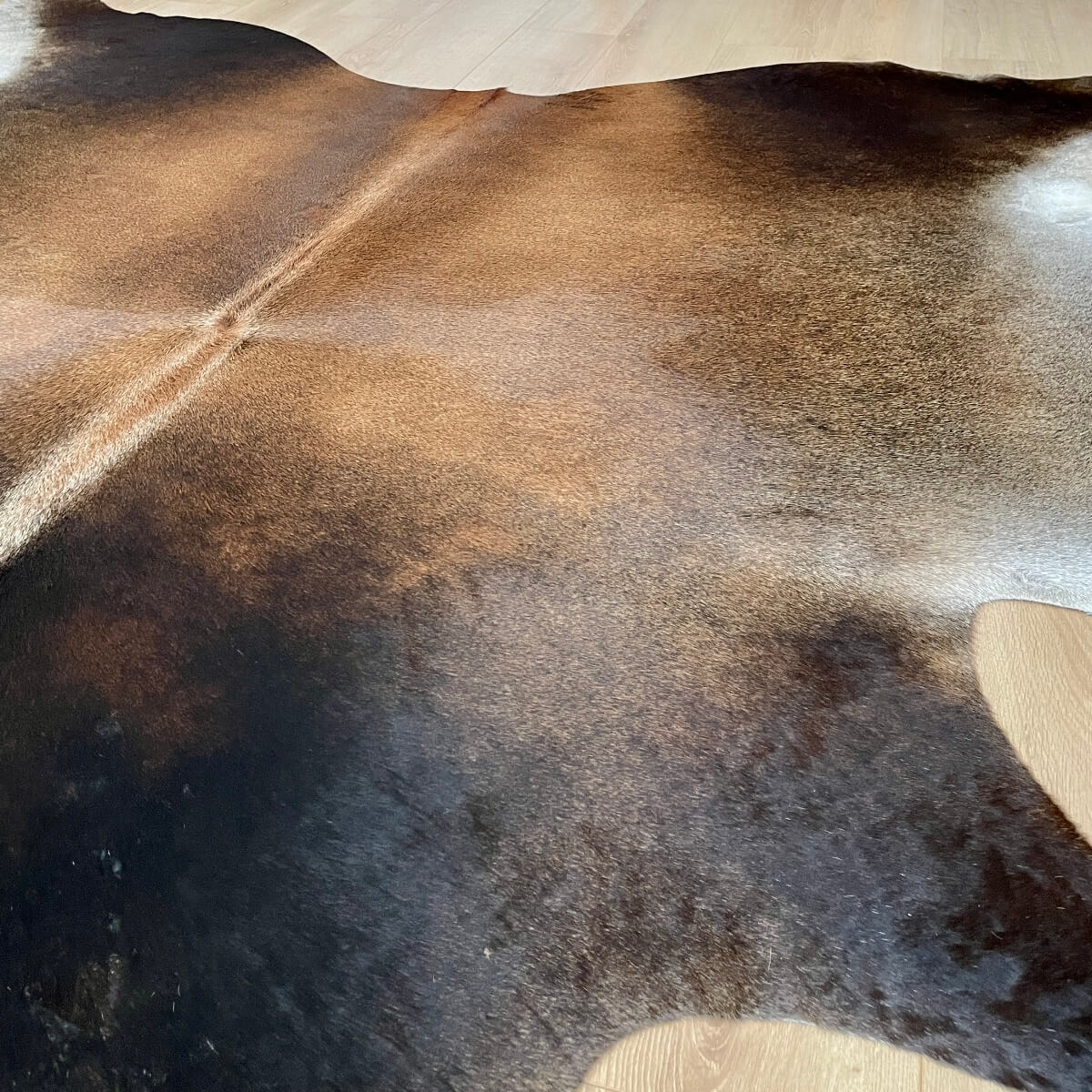 covor deosebit din piele naturala de vaca nuante maro asortat, mango+bloom