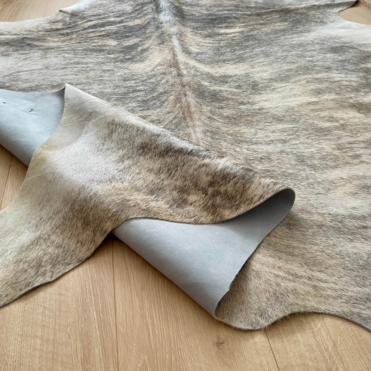 covor din piele naturala de vaca exotic cu verso piele intoarsa