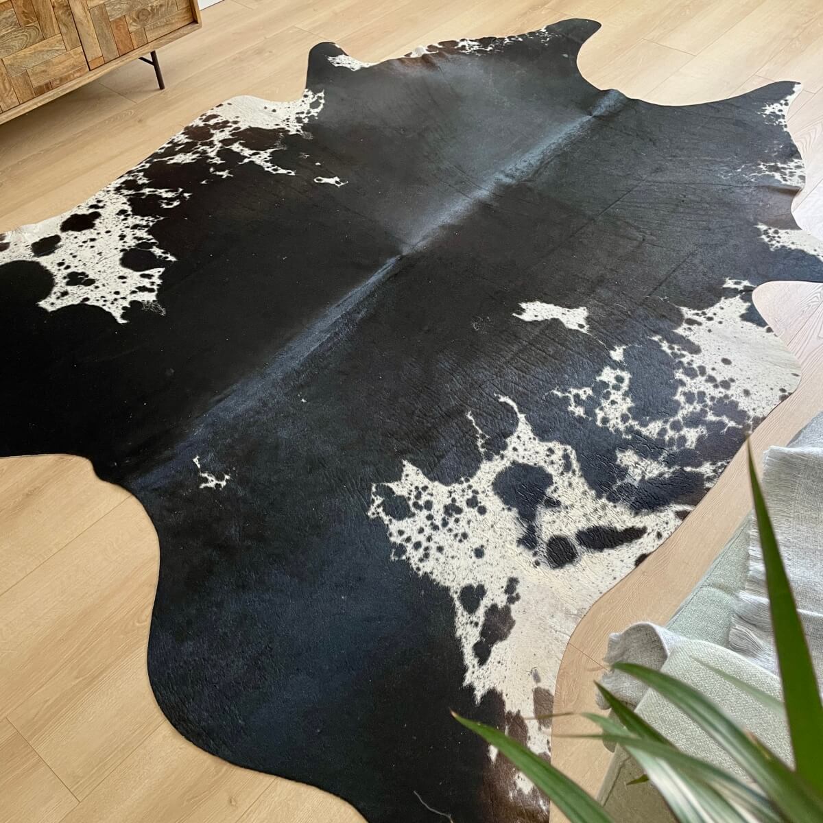 covor din piele de vaca negru pestrit din america de sud