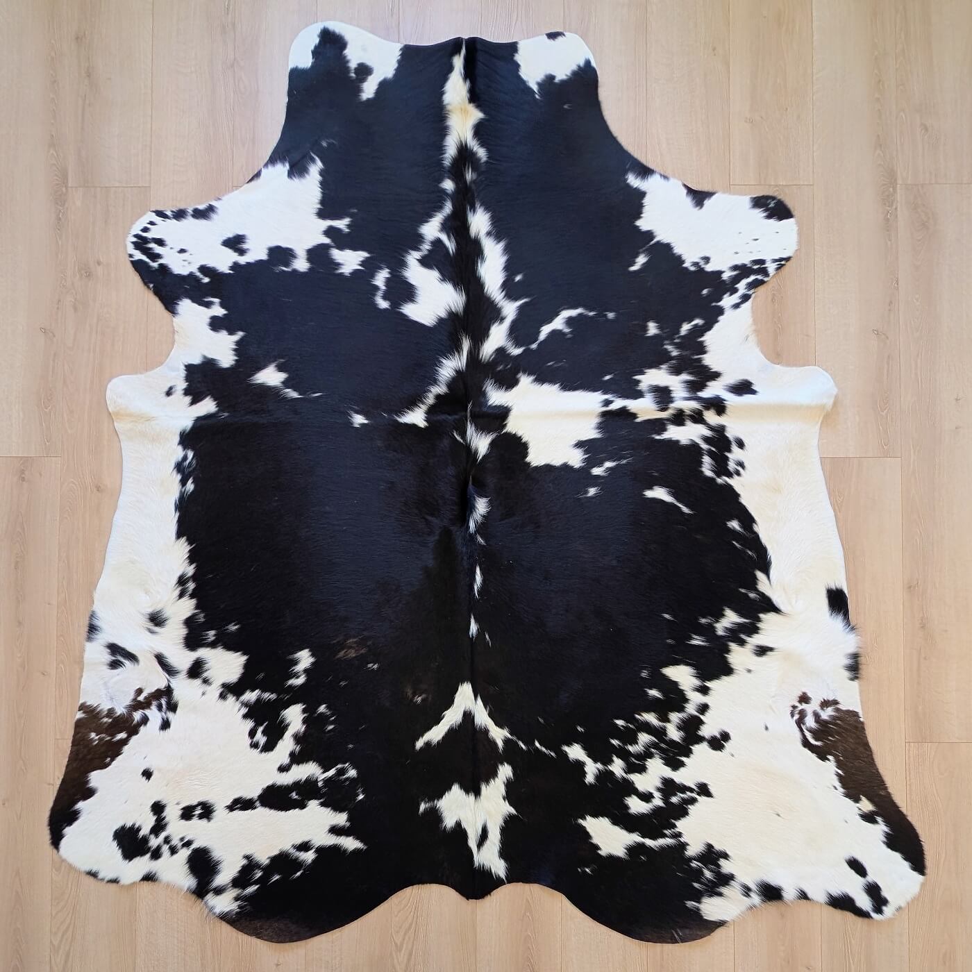 covor premium de dimensiuni mari din piele de vaca negru cu alb mbch468