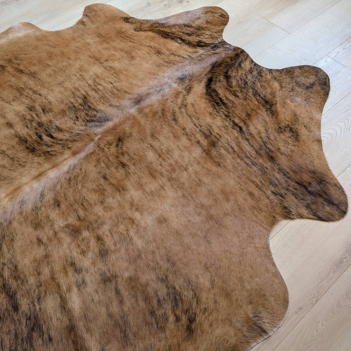 covor exotic din piele de vaca de dimensiuni mici mbch483, mango+bloom