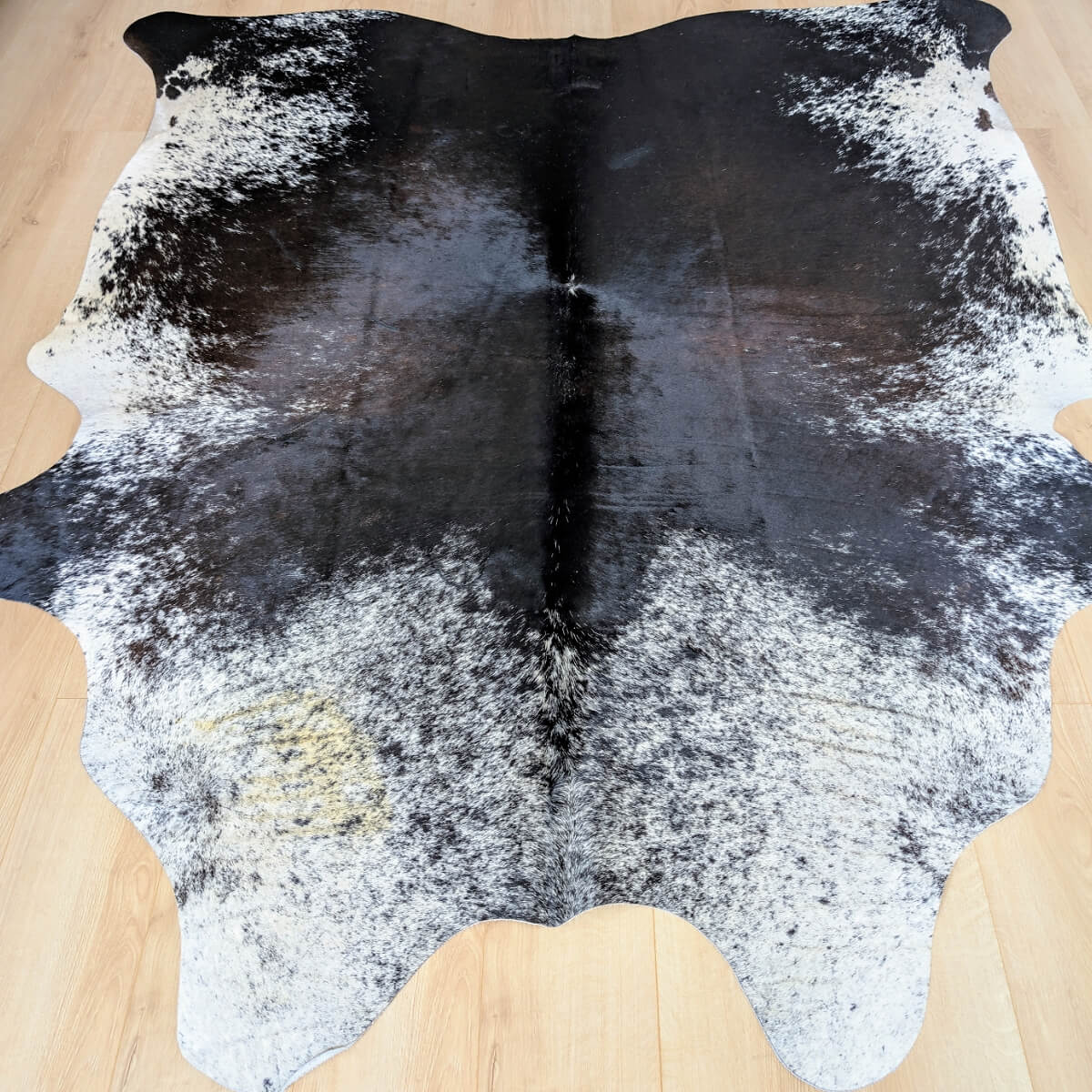 covor din piele de vaca sud americana negru pestrit mbch491, mango+bloom