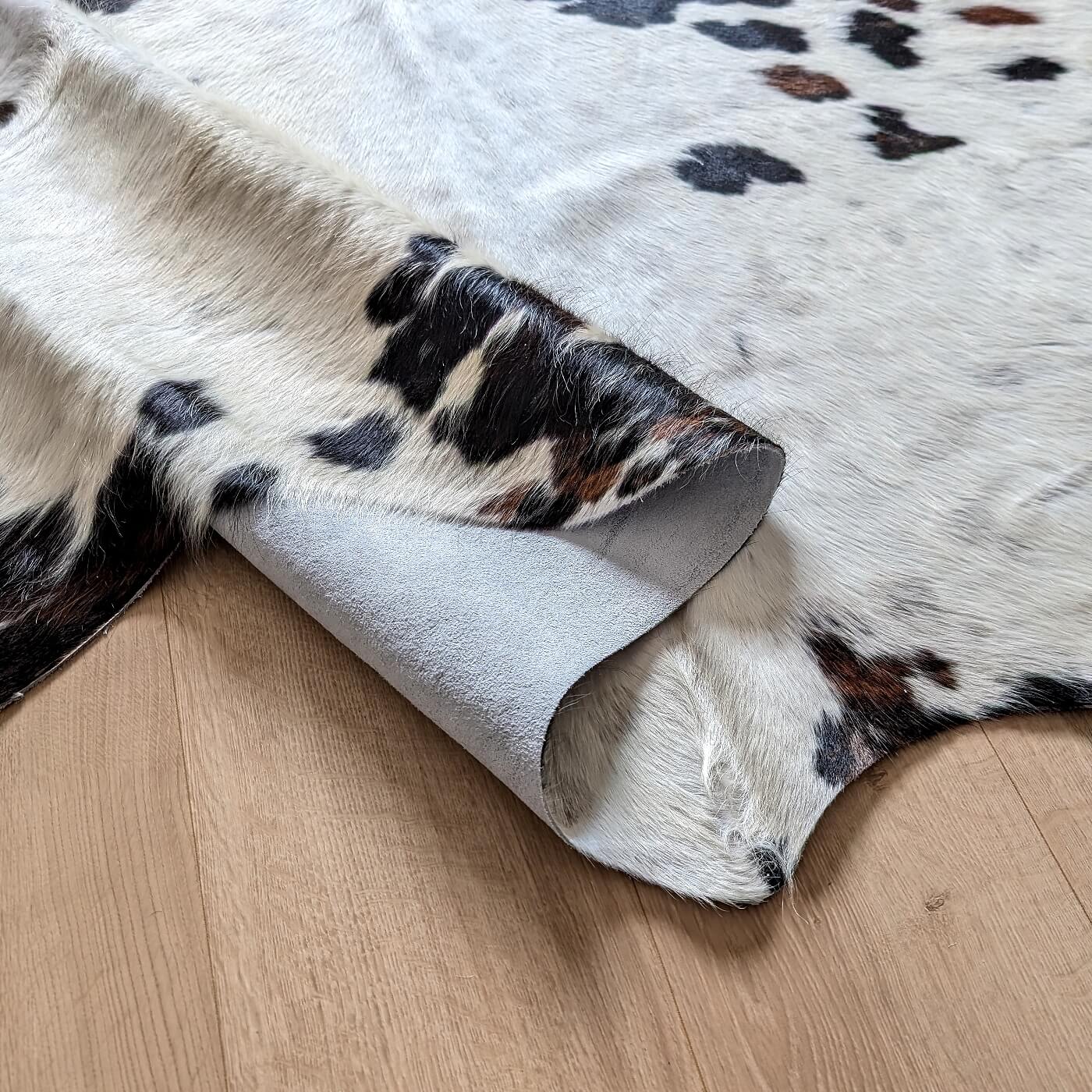 Covor din Piele de Vaca - Tricolor (230cm x 200cm)