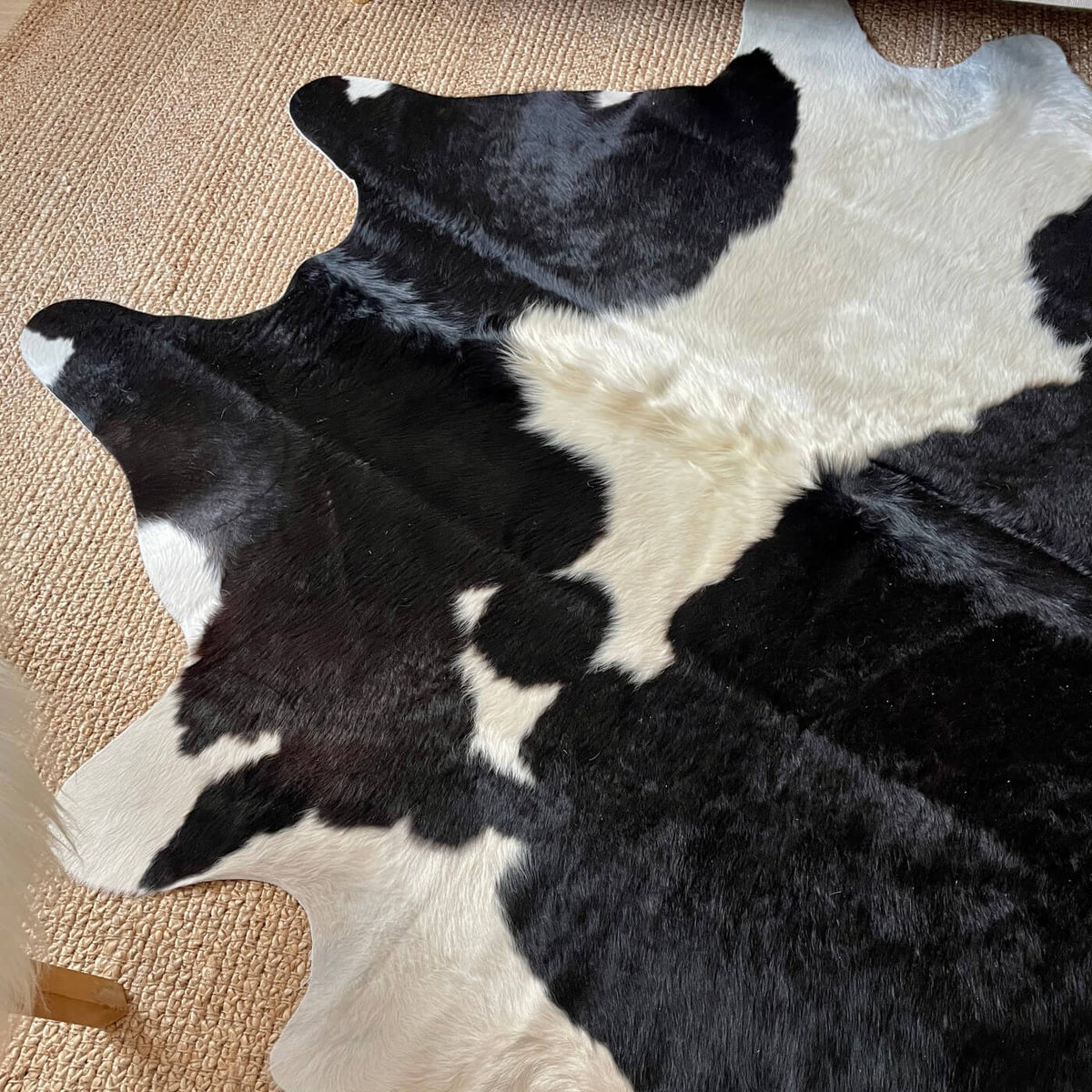 covor din piele naturala de vaca mbch552 cu fir lung si des in culori alb cu negru
