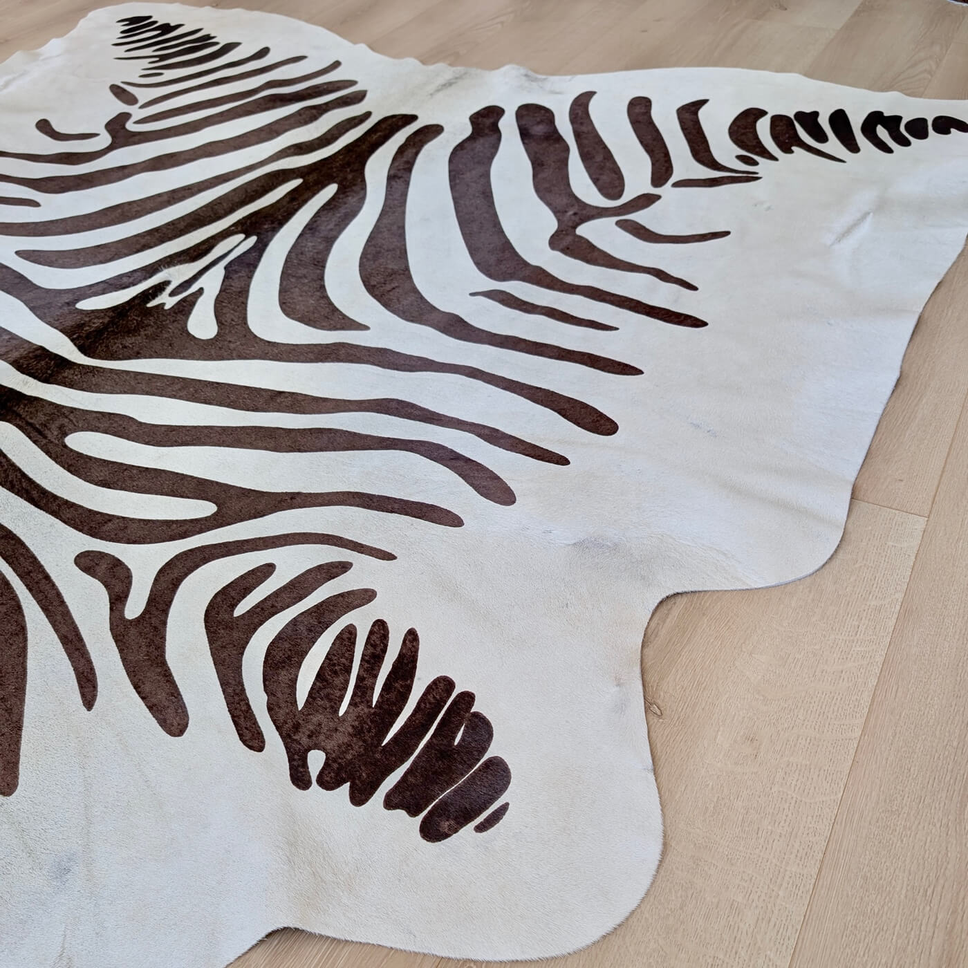 Covor din Piele de Vacă - Animal Print - Imprimeu Zebră (215x180 cm) - de aproape 2