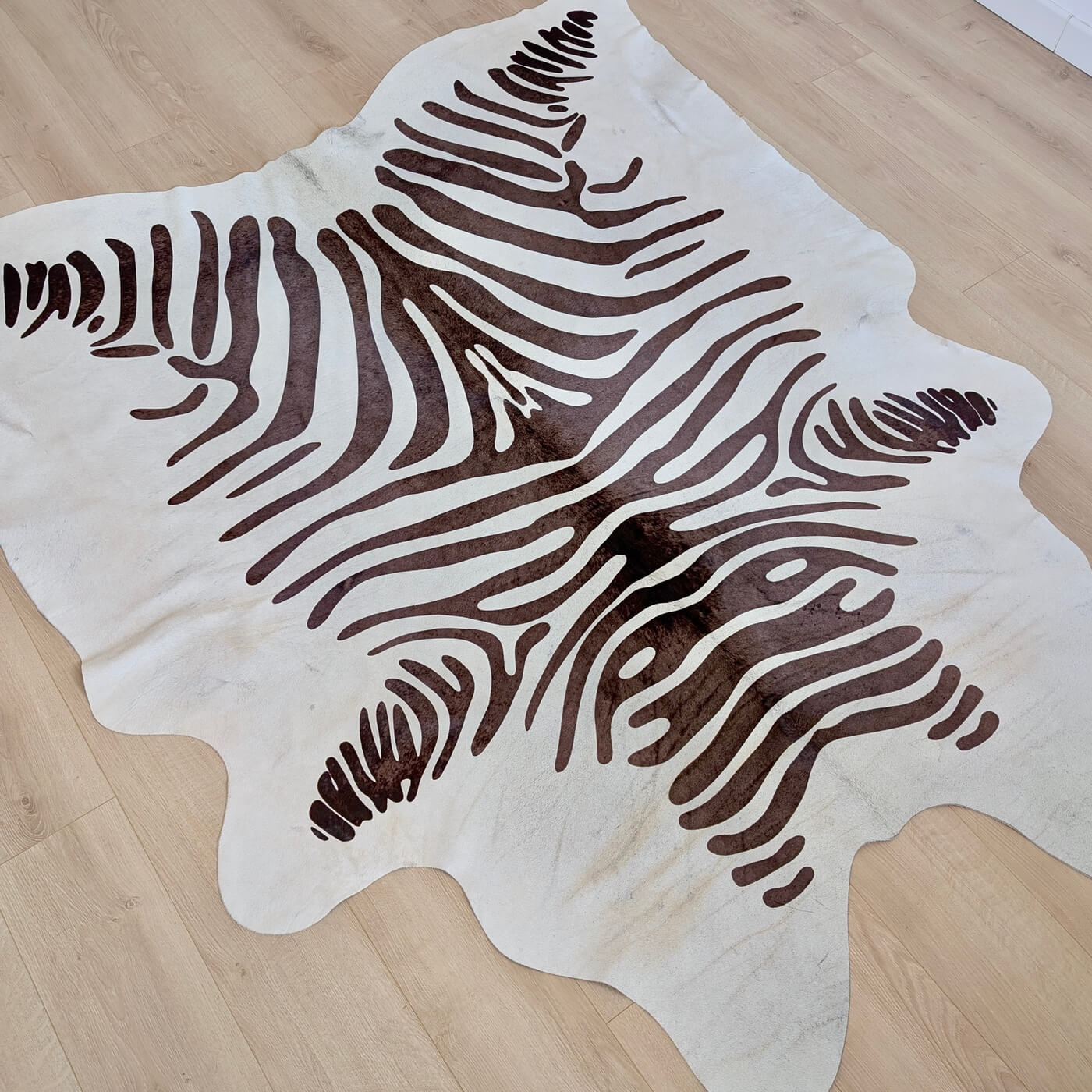 Covor din Piele de Vacă - Animal Print - Imprimeu Zebră (215x180 cm) - de sus