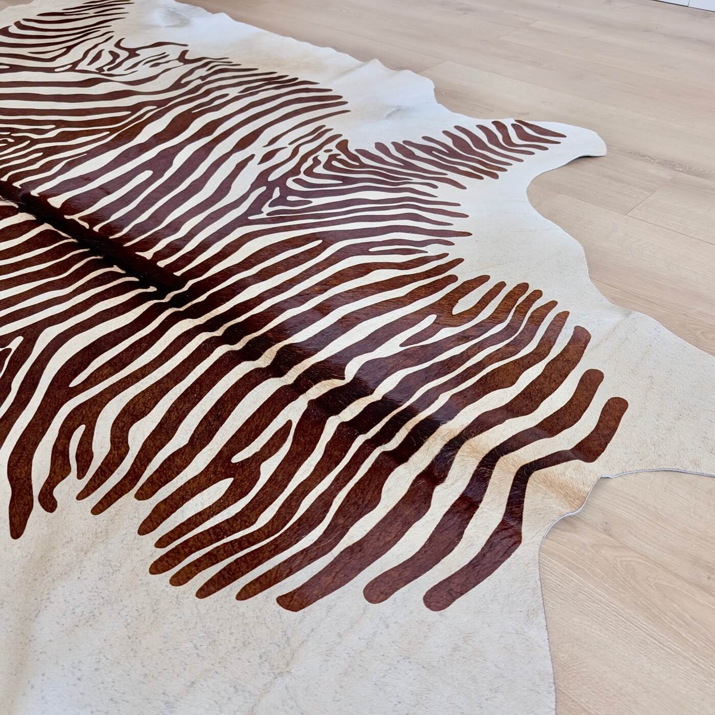 Covor din Piele de Vacă - Animal Print - Imprimeu Zebră (220x190 cm) - corner