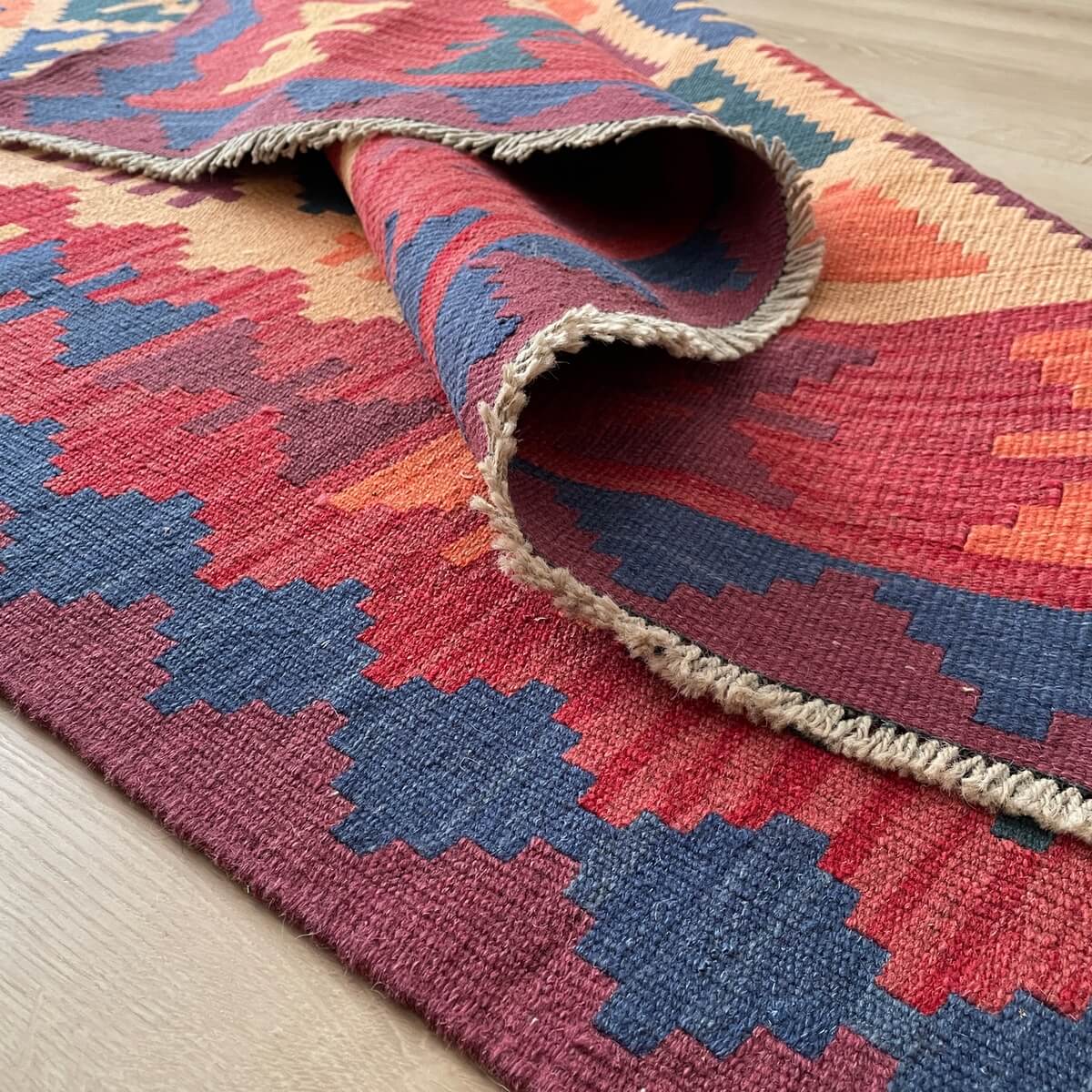 covor cu tesatura plata kilim - tesut manual in iran - colorat cu modele traditionale - 230x170 - strans