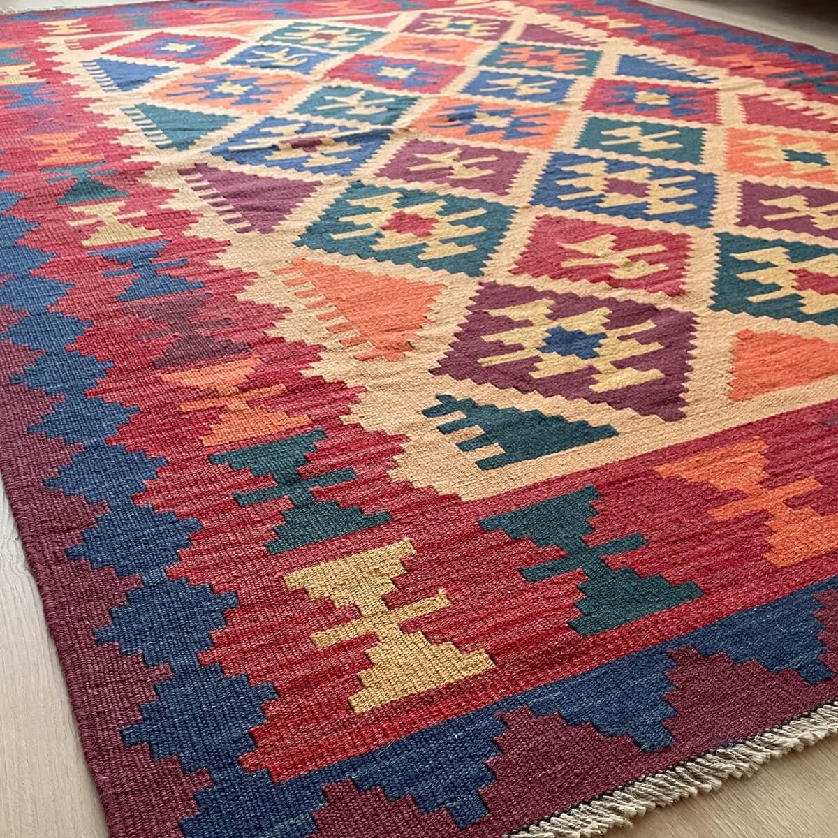 covor cu tesatura plata kilim - tesut manual in iran - colorat cu modele traditionale - 230x170 - zoom