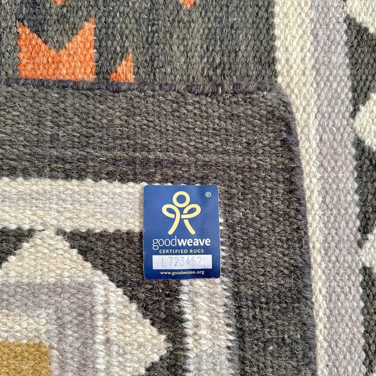 covor traditional kilim Sakala negru cu romburi tesut manual din lana, goodweave