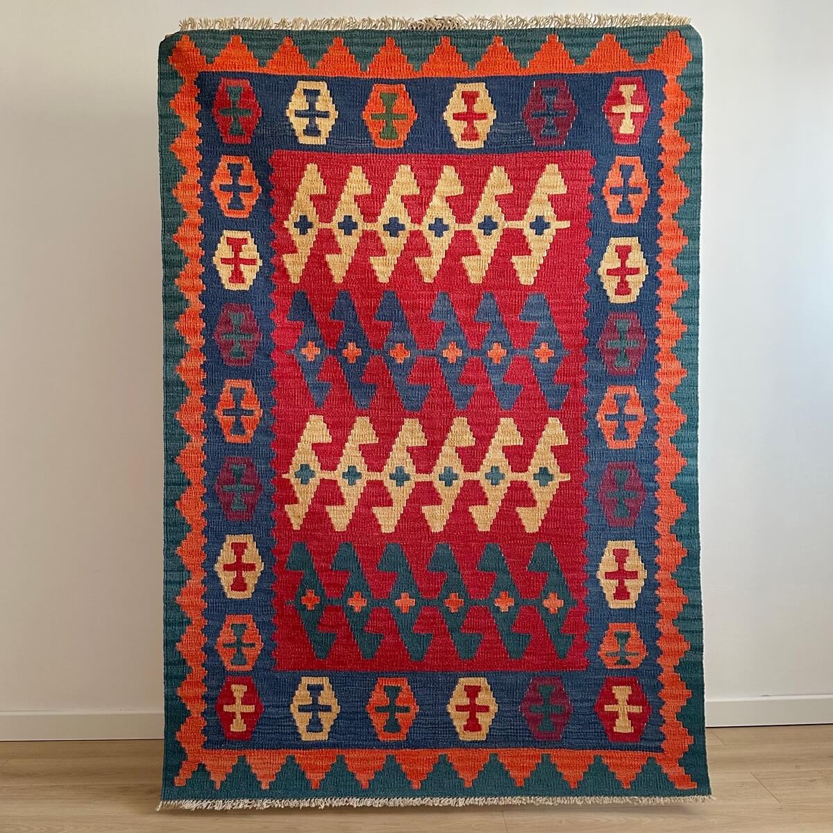 covor traditional cu tesatura plata Kilim - multicolor rosu albastru - tesut manual in Iran din lana - 180x120cm