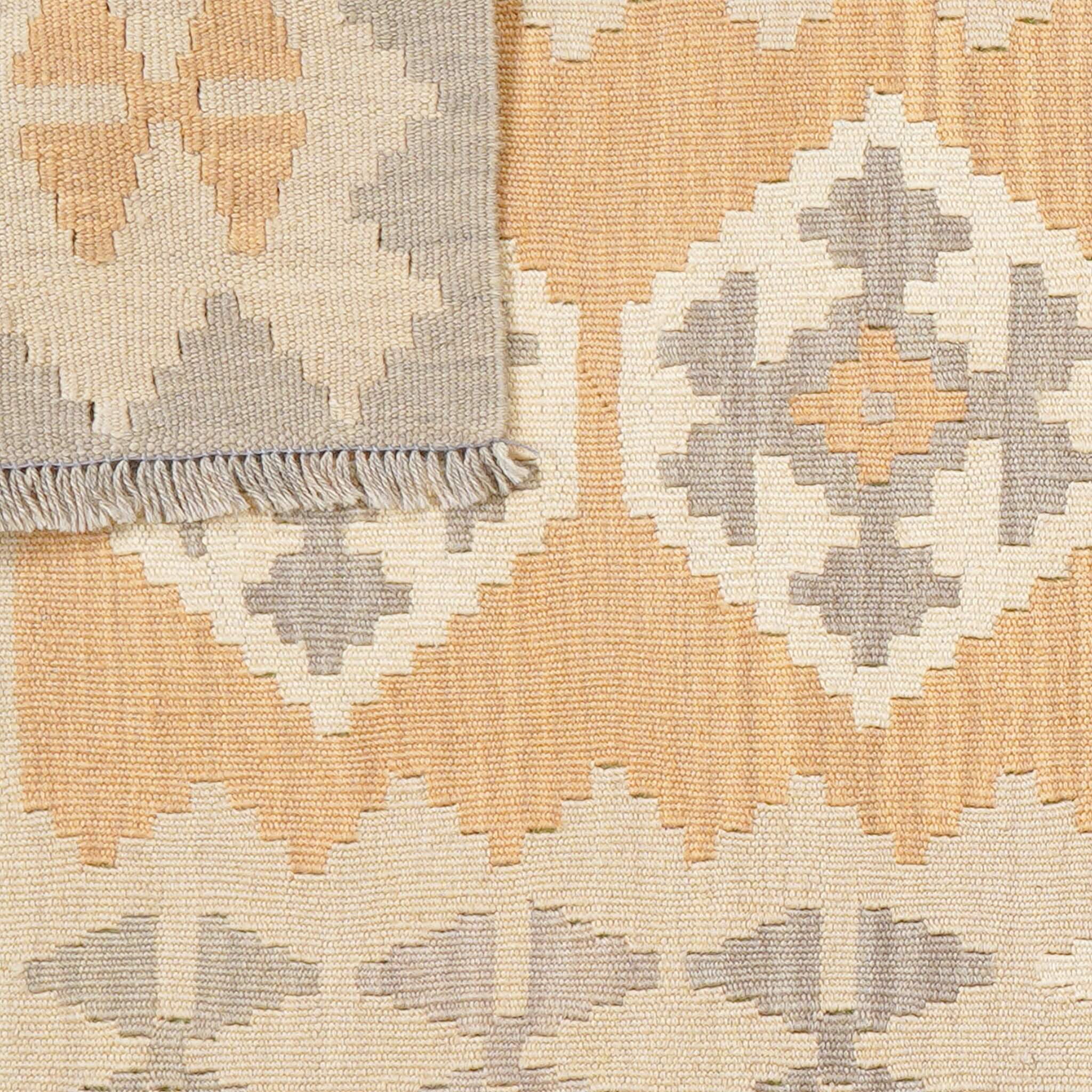 Covor traversa reversibil din lână țesut manual cu motive traditionale geometrice in culori de gri si bej, Kilim Gashghai (193cm x 84cm)