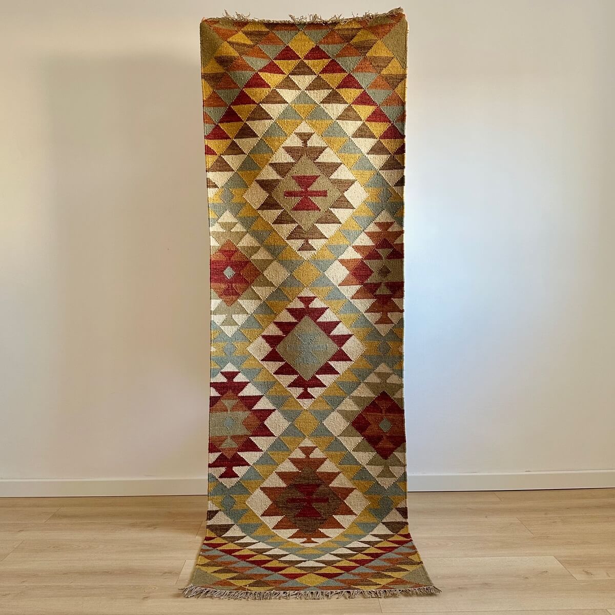 covor traversa cu tesatura plata subtire, model aztec traditional cu forme in diamant, kilim kazak 75 x 240