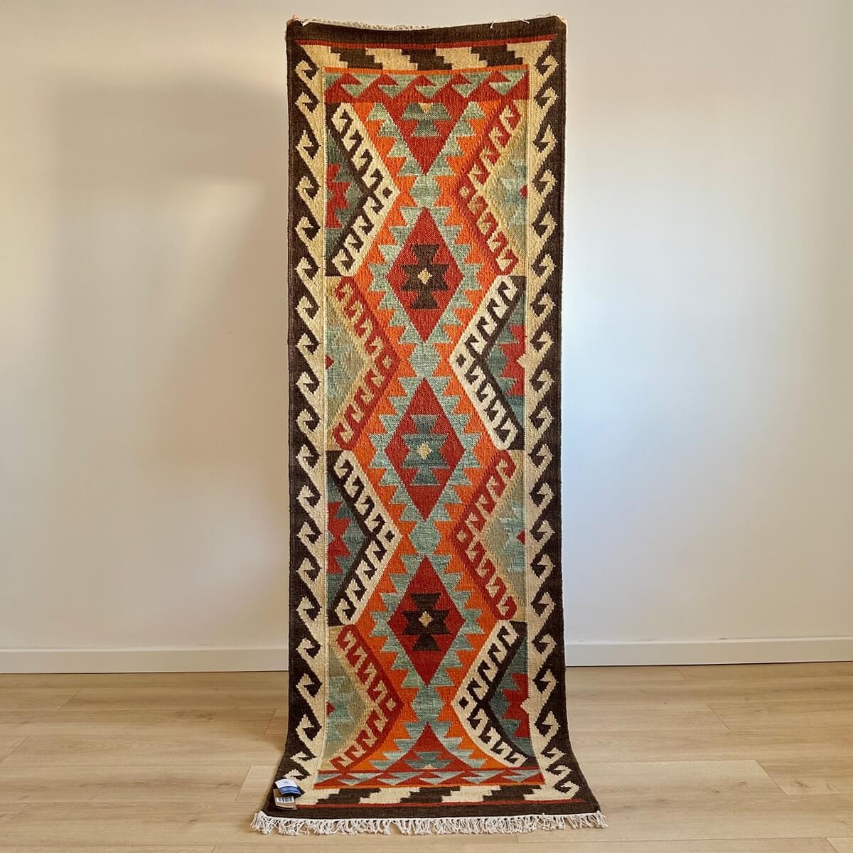 covor traversa subtire cu tesatura plata Saira, model Kilim cu forme geometrice aztece, multicolor nuante calde