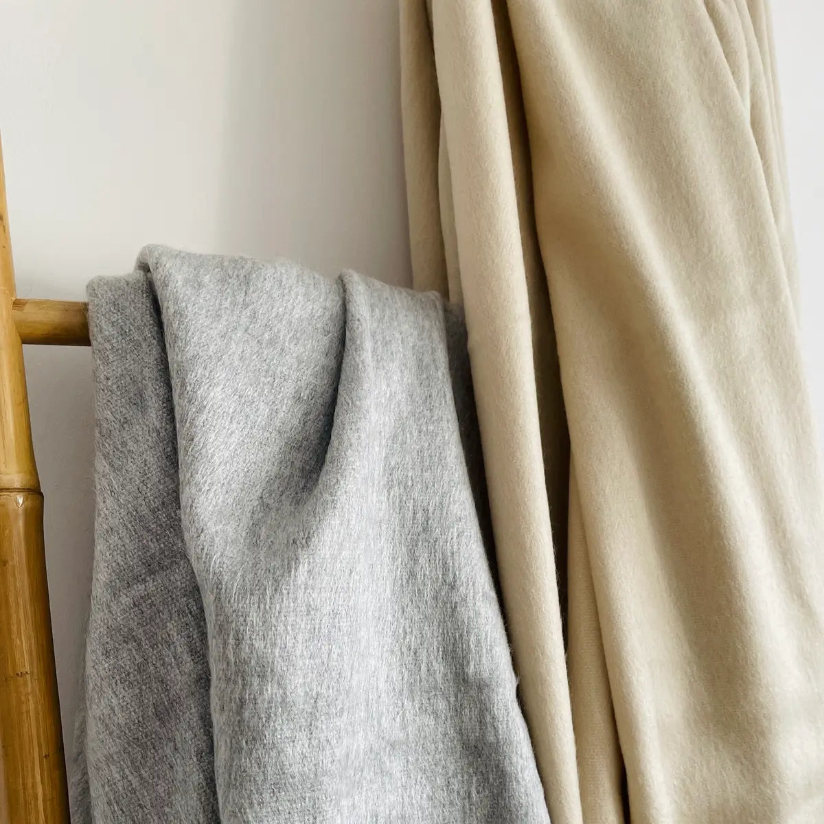 paturi din lana alpaca, simple, culoare bej si gri deschis, mango+bloom , zoom