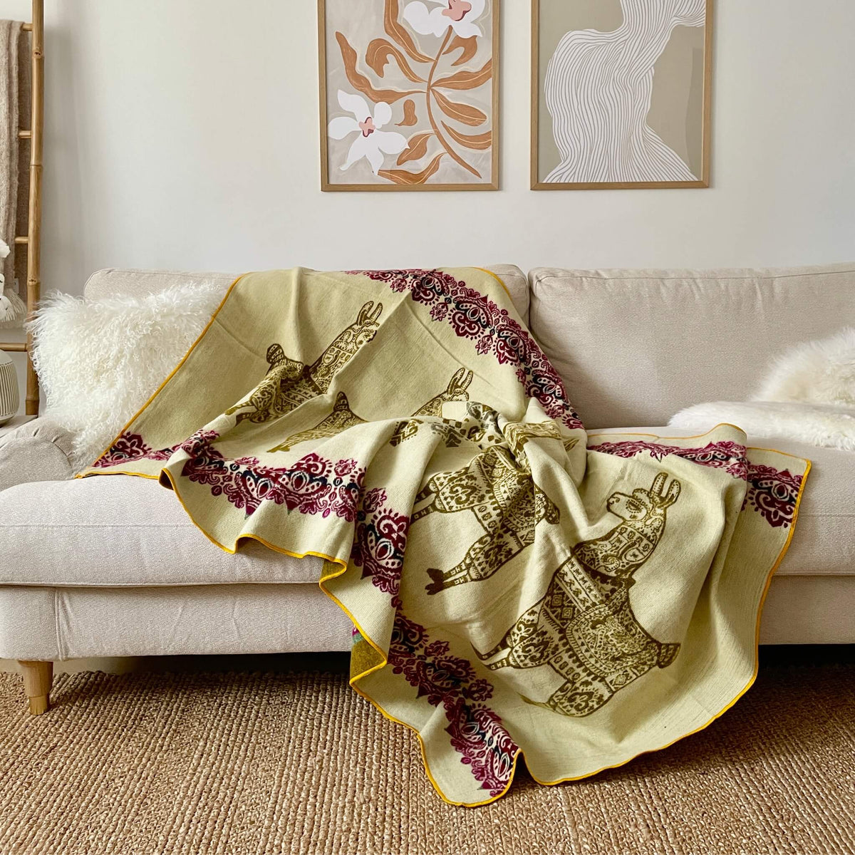 Patura din Lana Alpaca Andes, model animal alpaca, 2 fete reversibila single, galben mustar, verso