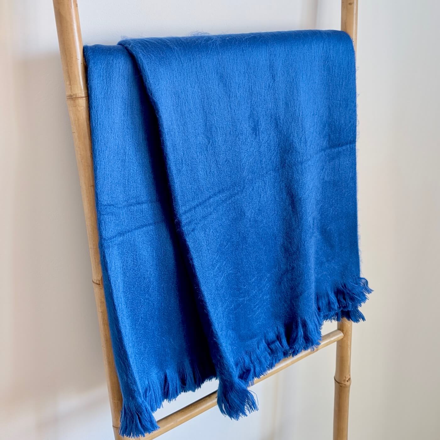 Pătură luxoasă și simplă de canapea din lână de alpaca, Albastru Cobalt 3