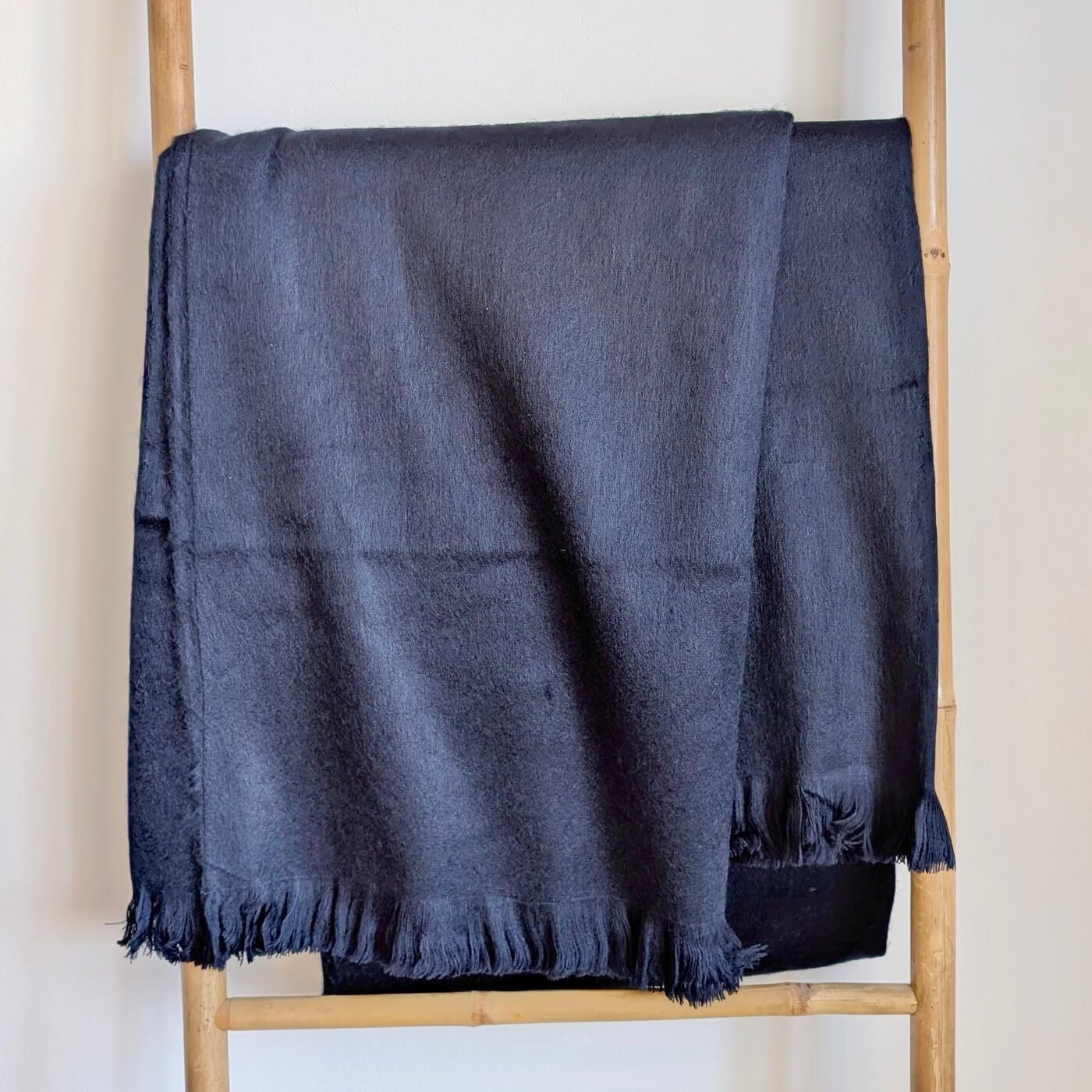 Pătură luxoasă de canapea din lână de alpaca, Albastru Marin - pe scara