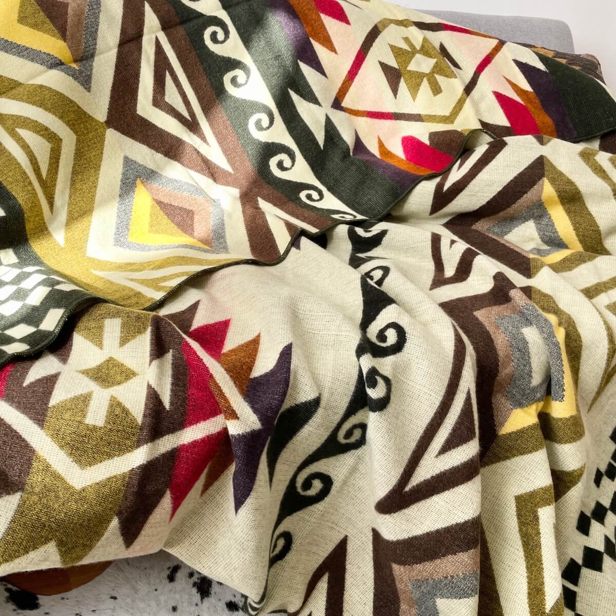 patura reversibila din lana de alpaca cayambe verde inchis, intinsa