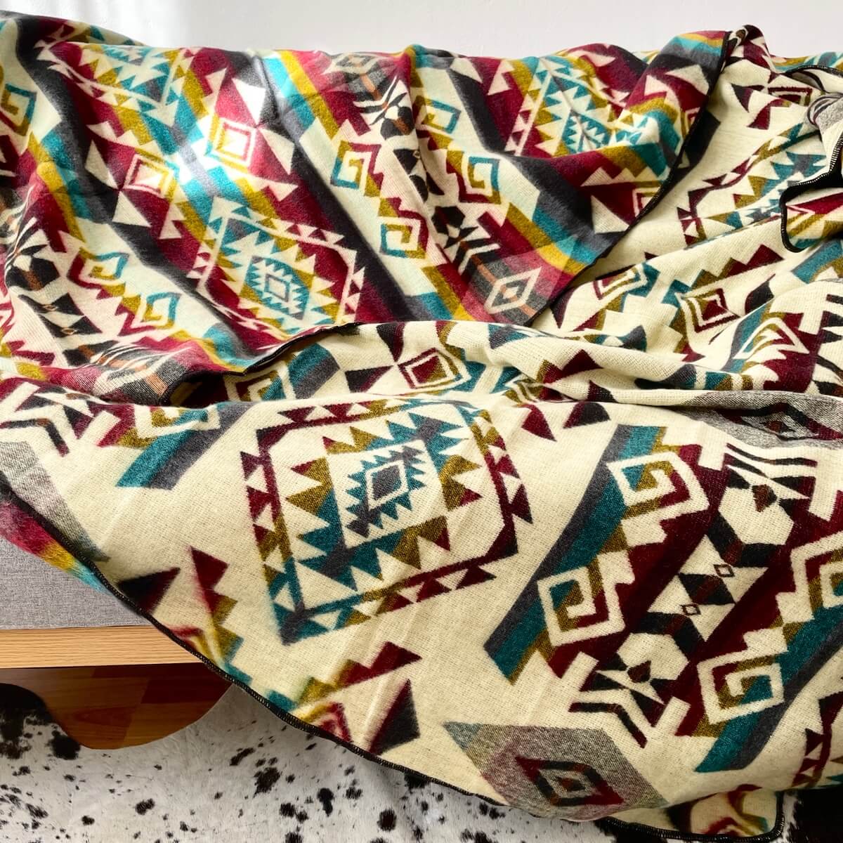 patura reversibila din lana de alpaca chimborazo model multi colora, frumoasa