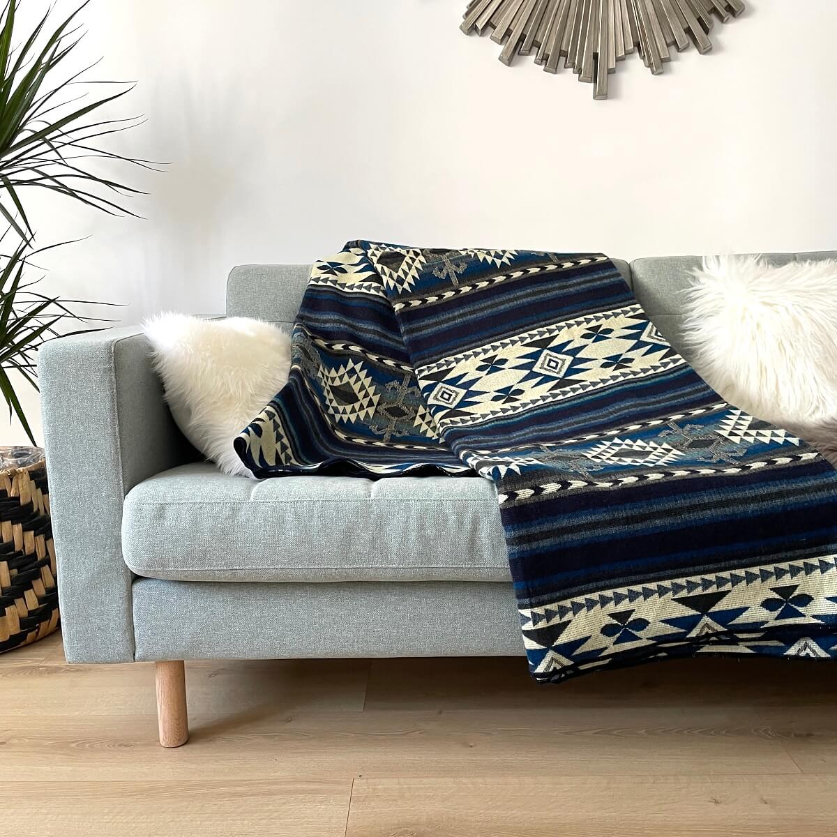 patura mare din lana de alpaca cu motive aztece cotopaxi albastru