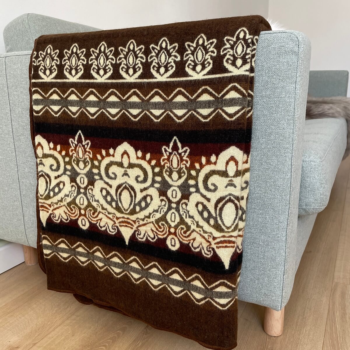 patura mare din lana de alpaca maro calduroasa cu doua fete