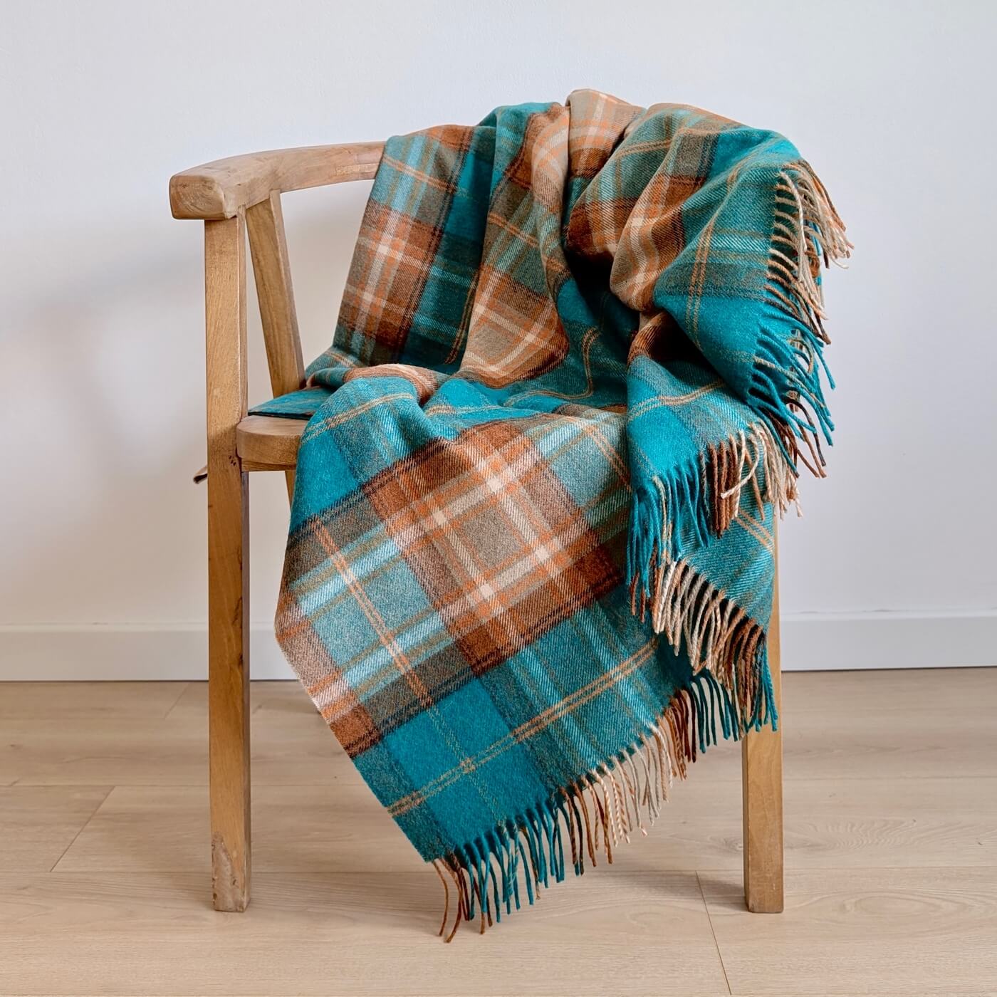 Pătură Winterton - 100% din lână merino britanică moale și elegantă, Verde Jad - pe scaun 2