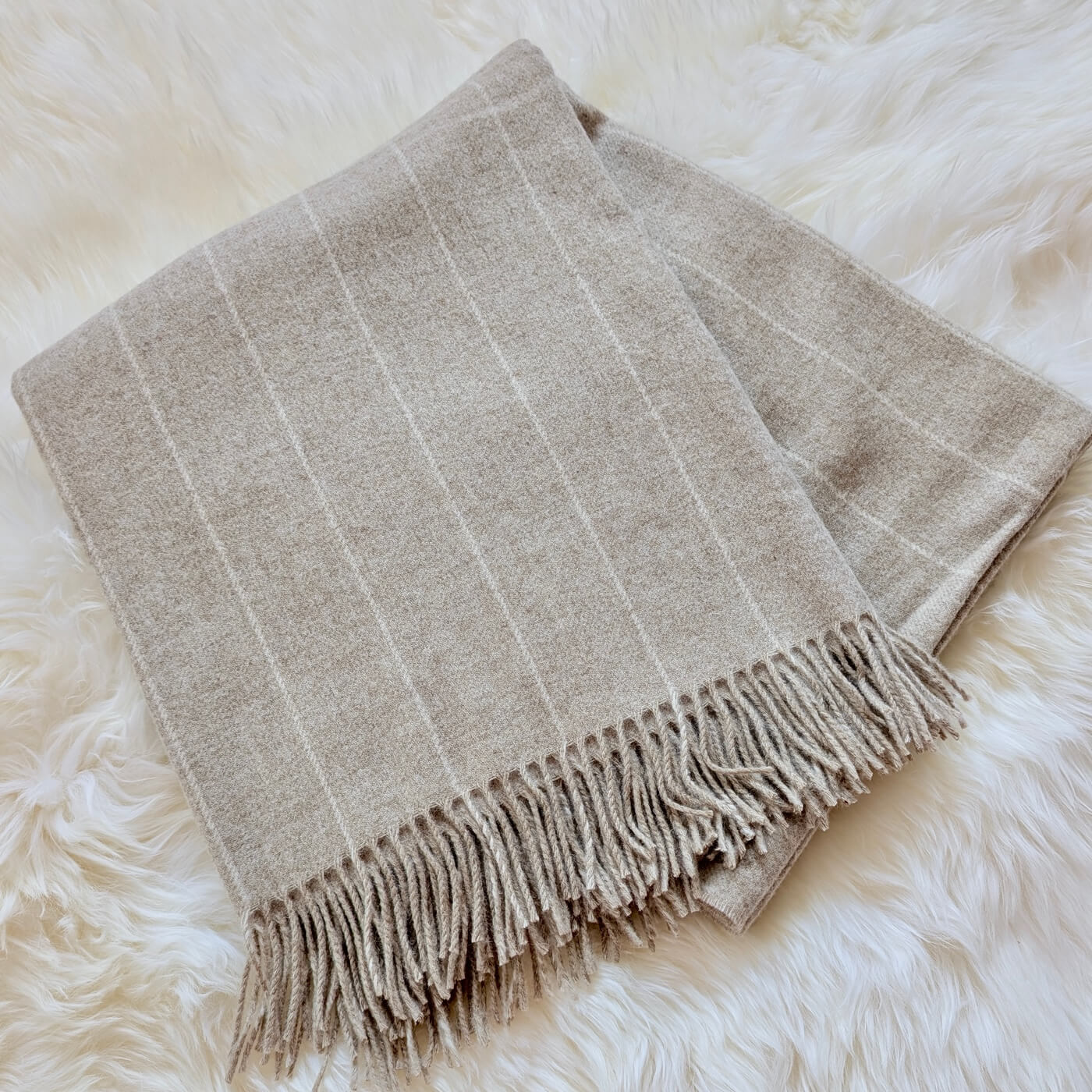 Pătură 100% din lână Merino Pinstripe, Bej, model simplu în dungi