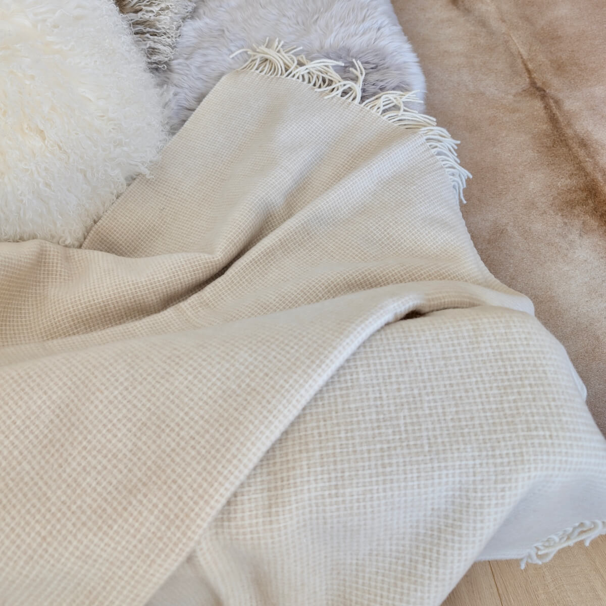 Patura 100% din lana merino Portofino, Bej, model simplu dar elegant si atemporal, de sus