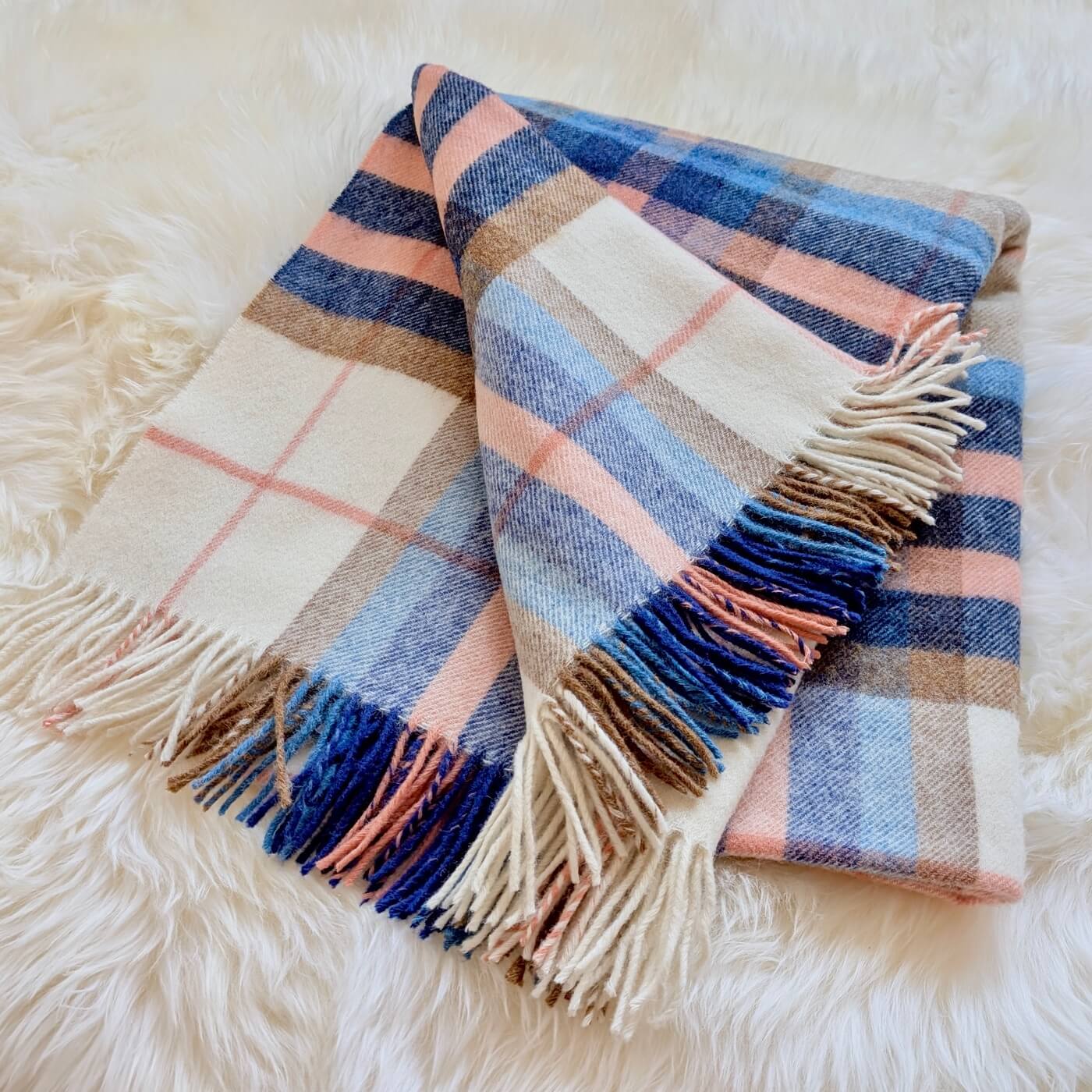 Pătură din lână pură nouă Falmouth, Albastru Marin – model în carouri - desfăcută