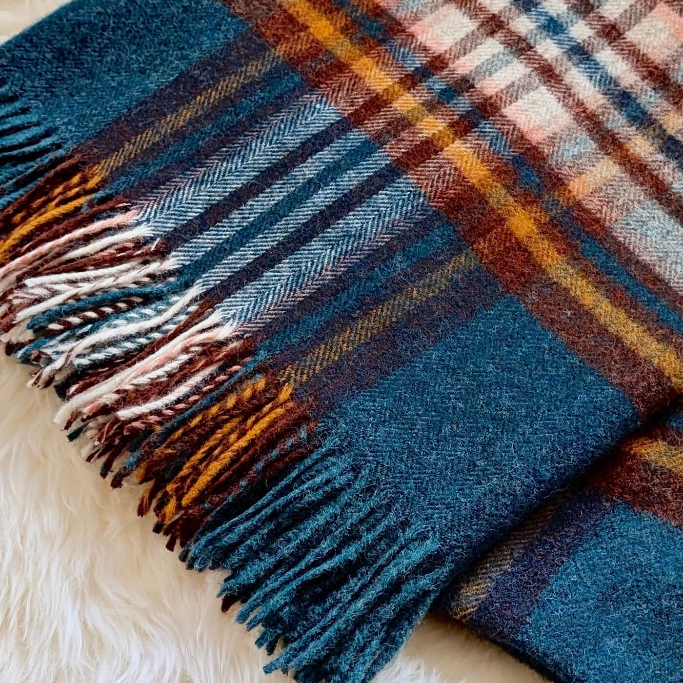 Pătură din lână pură nouă St Ives, Verde Petrol – model în carouri - zoom 1