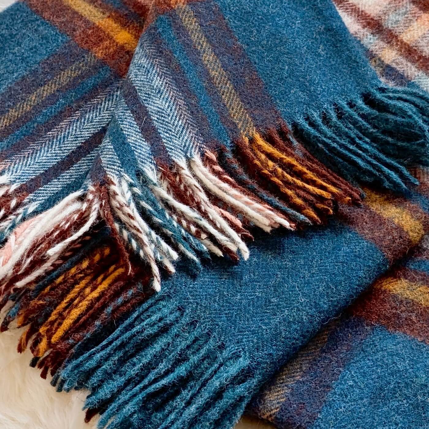 Pătură din lână pură nouă St Ives, Verde Petrol – model în carouri - zoom 2