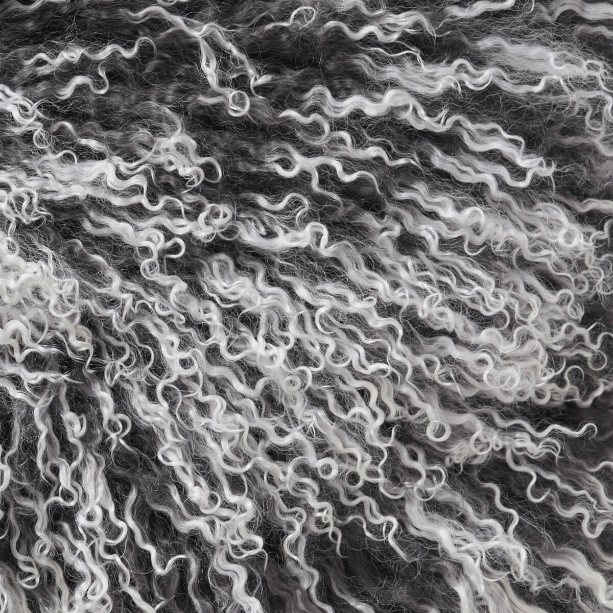 Perna decorativa din blana naturala de oaie tibetana, cu fire lungi incretite si varfuri deschise - gri inchis inzapezit - zoom