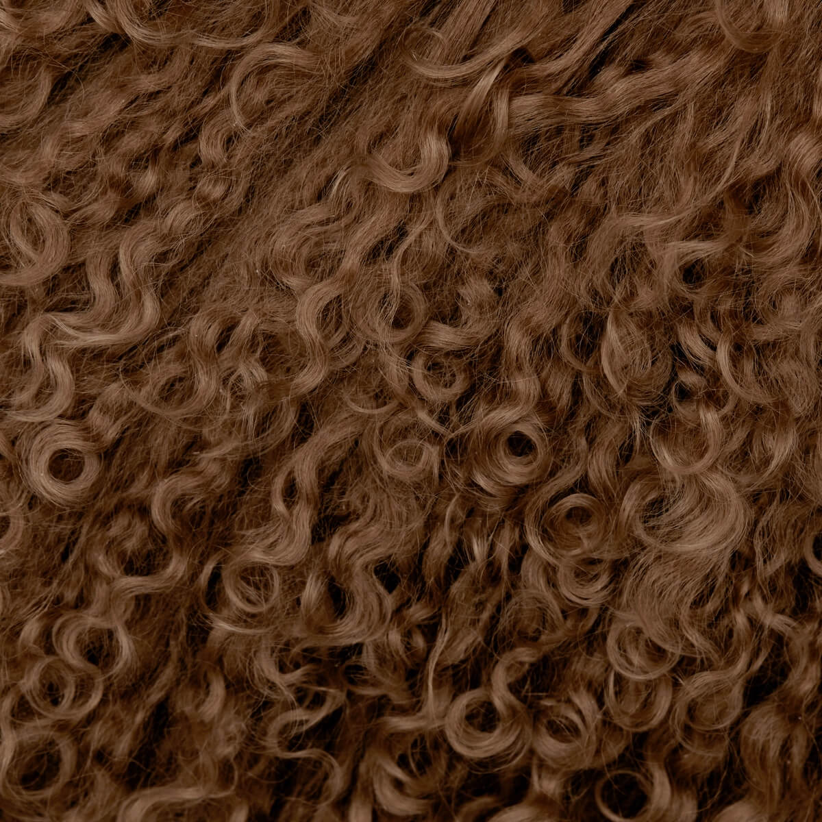 Perna decorativa din blana de oaie tibetana cu fir lung incretit culoare maro coniac, zoom