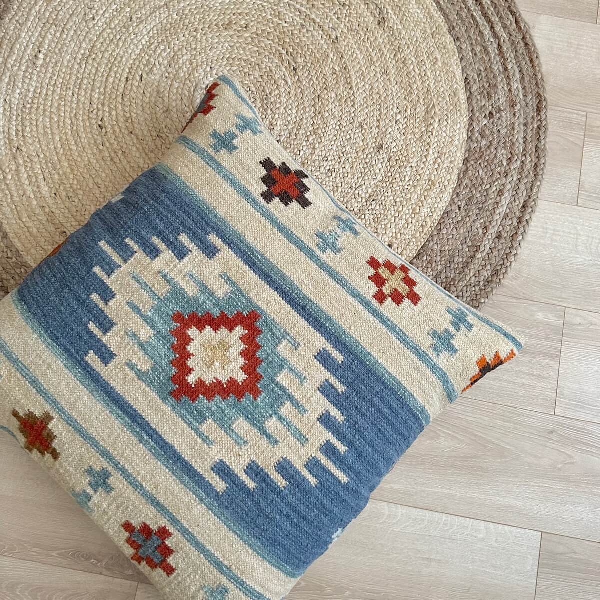 perna de podea kilim bimala, model aztec, nuante albastru cu gri